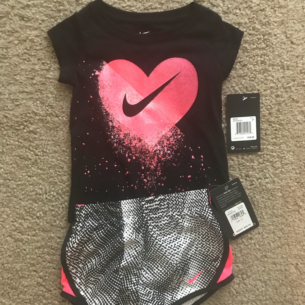 NWT Toddler Girls Nike Outfit